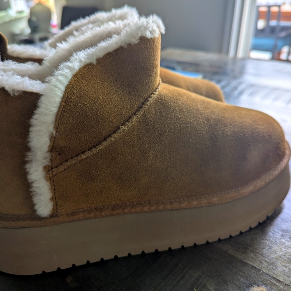 Cozy Tan Suede Boots with White Fleece Lining